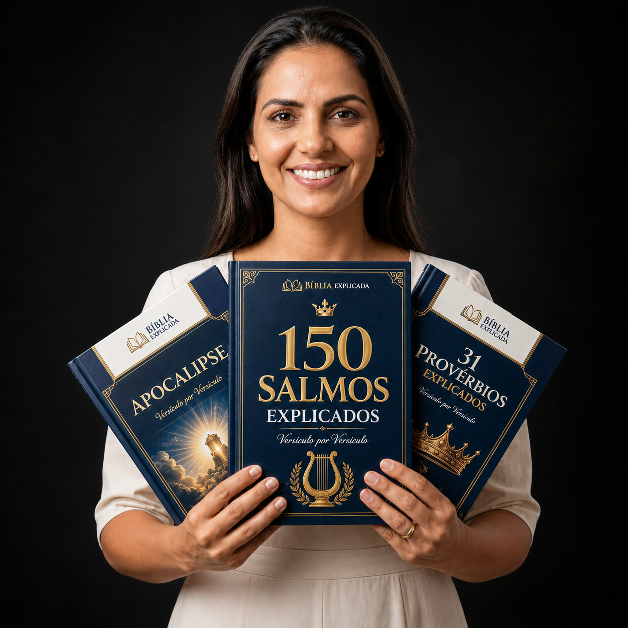 Leitora segurando os livros da Bíblia Explicada